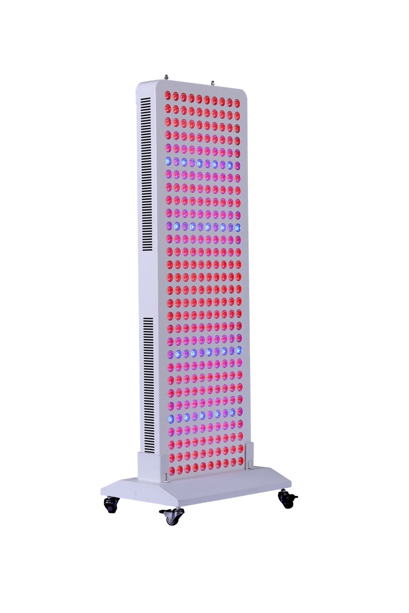 RED LIFE CORE 1500 — บนขาตั้งพื้น ด้านหน้า